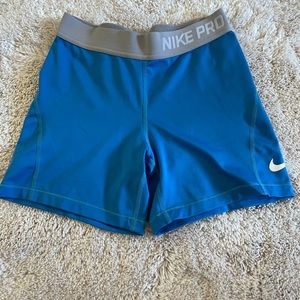 Girls Nike Pro Shorts - L